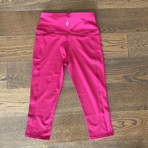 NWOT sketchers go walk workout crops made of Spandex & nylon nice wine color.